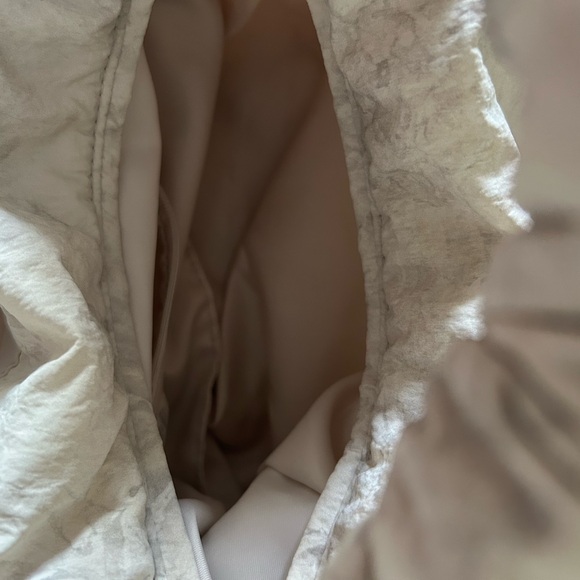 Lululemon Gathered Handle Bag Vol 6L Aquila White Opal - Picture 4 of 4